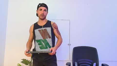 Im Adams Sanz online show from 04/03/26, 07:12