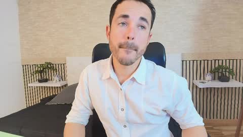 Im Adams Sanz online show from 04/09/26, 07:52