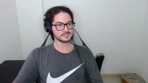 Snapshot of adamussutekh chatting on 02/12/25, 09:11 Adam online show from 02/12/25, 09:11