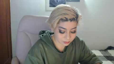 adan_romanoff online show from 12/04/25, 09:07