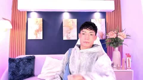 Snapshot of adann_scott chatting on 06/04/26, 12:33 Adan online show from 06/04/26, 12:33