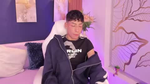 Snapshot of adann_scott chatting on 06/17/26, 12:29 Adan online show from 06/17/26, 12:29