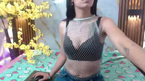 Snapshot of adara_bms chatting on 10/22/25, 04:02 EIMY online show from 10/22/25, 04:02