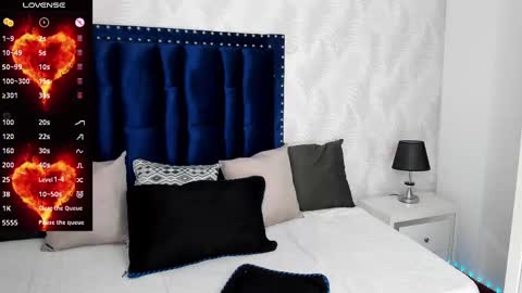 NIcolle online show from 09/12/25, 12:49