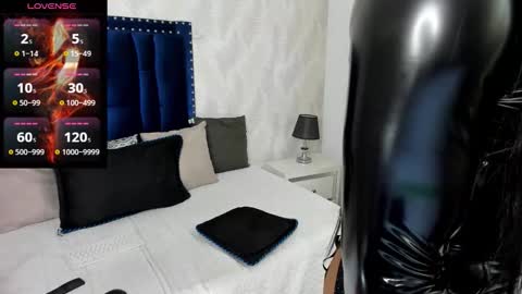 NIcolle online show from 12/14/25, 01:27