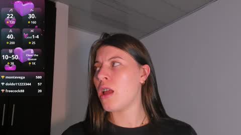 Snapshot of adela_parker chatting on 01/06/25, 10:47 Adela Parker online show from 01/06/25, 10:47