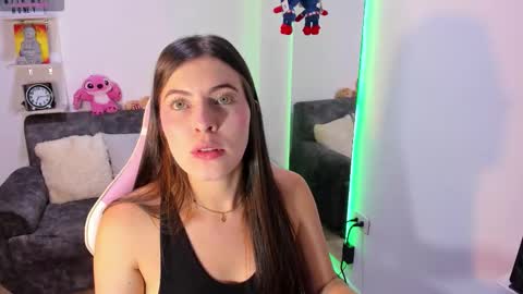 Snapshot of adela_parker chatting on 10/03/25, 12:18 Adela Parker online show from 10/03/25, 12:18