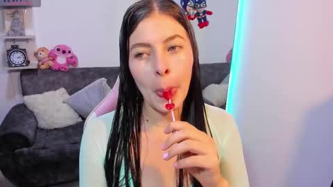 Snapshot of adela_parker chatting on 10/25/25, 08:14 Adela Parker online show from 10/25/25, 08:14