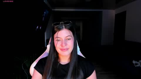 Adela Parker  online show from 04/28/26, 07:52