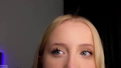 Snapshot of adele_armas chatting on 11/19/25, 10:43 Adele online show from 11/19/25, 10:43