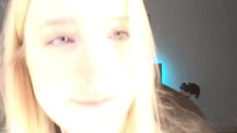 Snapshot of adele_armas chatting on 12/16/25, 08:58 Adele online show from 12/16/25, 08:58