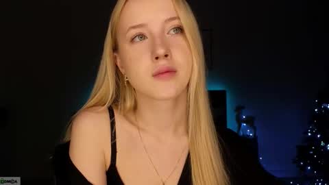 Snapshot of adele_armas chatting on 12/17/25, 09:21 Adele online show from 12/17/25, 09:21