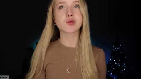 Snapshot of adele_armas chatting on 12/18/25, 08:59 Adele online show from 12/18/25, 08:59