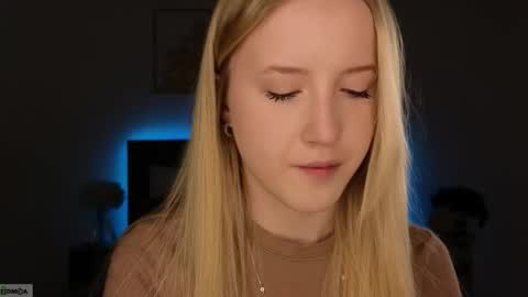 Snapshot of adele_armas chatting on 02/12/26, 09:43 Adele online show from 02/12/26, 09:43