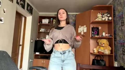 Poly online show from 04/23/26, 07:52