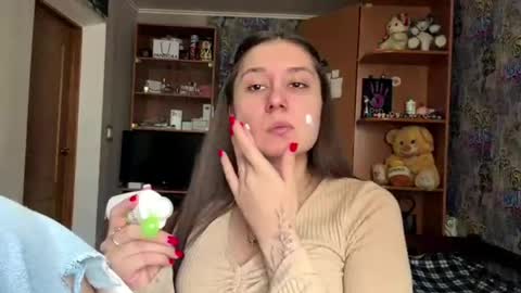 Poly online show from 04/25/26, 08:17