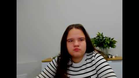 adelecruzz online show from 02/04/25, 08:13