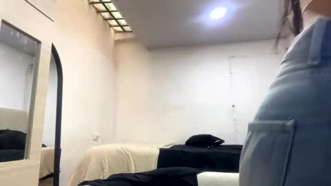 adellein foxx online show from 10/03/25, 08:17