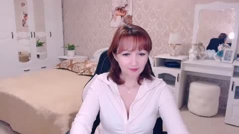 Snapshot of adelemoran chatting on 01/17/25, 10:12 AdeleMoran online show from 01/17/25, 10:12