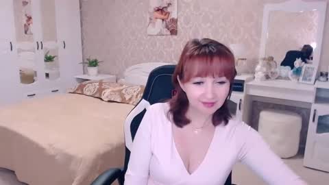 Snapshot of adelemoran chatting on 01/18/25, 11:00 AdeleMoran online show from 01/18/25, 11:00