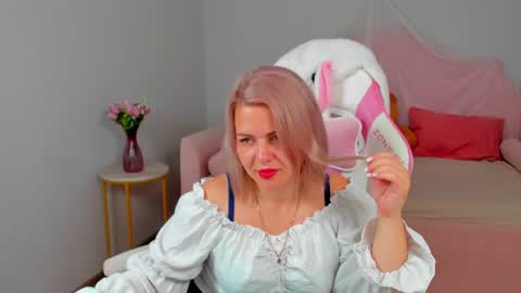 AdeleRavelle online show from 07/25/26, 05:16