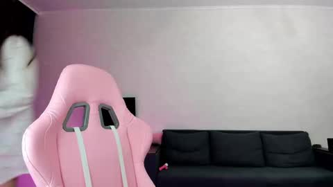 Adele online show from 02/24/25, 01:02