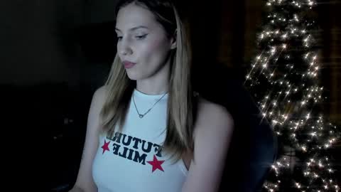 Snapshot of adeleshinem chatting on 12/29/24, 08:55 Adele Shine online show from 12/29/24, 08:55