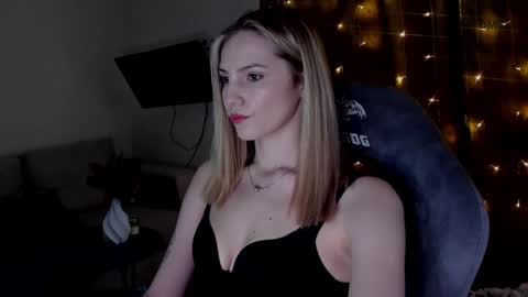 Snapshot of adeleshinem chatting on 01/25/25, 06:23 Adele Shine online show from 01/25/25, 06:23