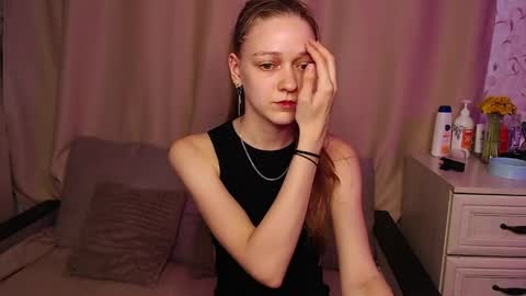 Snapshot of adelin_maxwell chatting on 05/18/26, 03:29 Lina online show from 05/18/26, 03:29