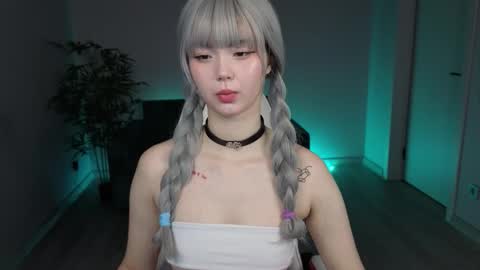 adelina__flower online show from 03/18/26, 01:53