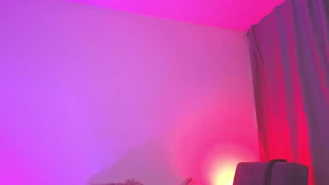 YOUR QUEEN ---  online show from 12/04/24, 07:45