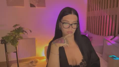 Snapshot of adelinaacute chatting on 10/21/25, 09:04 Adelinaacute online show from 10/21/25, 09:04