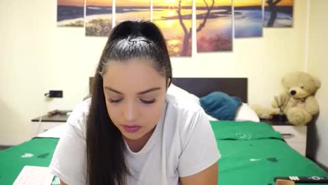 Adellineee online show from 10/23/25, 08:51