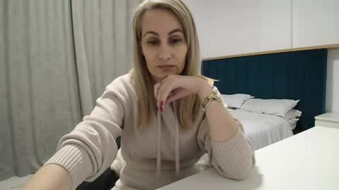 Snapshot of adellynrose chatting on 05/01/26, 06:12 Adellyn online show from 05/01/26, 06:12