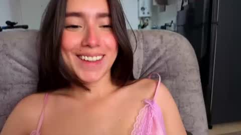 Snapshot of adhara_kitten chatting on 06/17/26, 02:40 Adhara online show from 06/17/26, 02:40