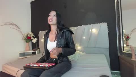 Snapshot of adharaharper chatting on 05/12/26, 01:19 Adhara online show from 05/12/26, 01:19