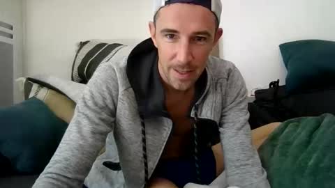 Snapshot of adibou13 chatting on 02/23/26, 01:19 adibou13 online show from 02/23/26, 01:19