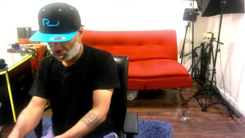 Snapshot of adick_ting chatting on 11/16/25, 06:46 adick_ting online show from 11/16/25, 06:46