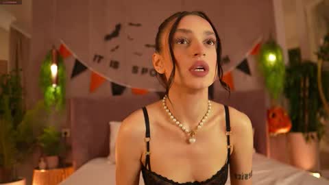 adoracortes online show from 10/28/25, 05:11