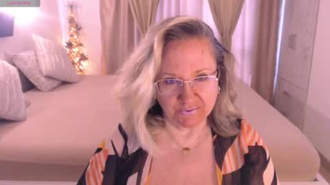 Snapshot of adrena_ chatting on 01/12/25, 11:17 Cryna online show from 01/12/25, 11:17