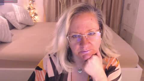 Snapshot of adrena_ chatting on 01/12/25, 02:52 Cryna online show from 01/12/25, 02:52