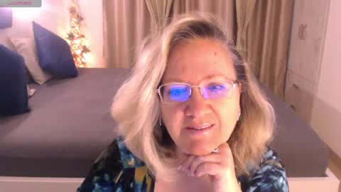 Snapshot of adrena_ chatting on 01/14/25, 05:40 Cryna online show from 01/14/25, 05:40