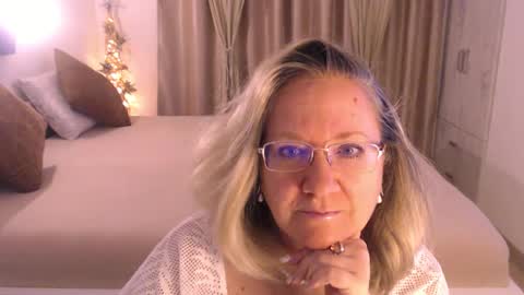 Snapshot of adrena_ chatting on 01/27/25, 04:52 Cryna online show from 01/27/25, 04:52