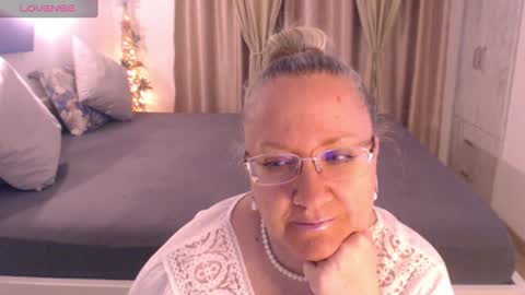 Snapshot of adrena_ chatting on 03/01/25, 03:38 Cryna online show from 03/01/25, 03:38