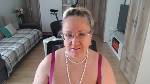Snapshot of adrena_ chatting on 03/11/25, 12:28 Cryna online show from 03/11/25, 12:28