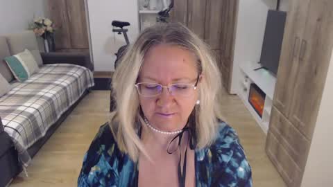 Snapshot of adrena_ chatting on 03/12/25, 05:24 Cryna online show from 03/12/25, 05:24