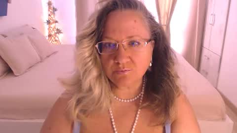 Snapshot of adrena_ chatting on 09/14/25, 01:10 Cryna online show from 09/14/25, 01:10