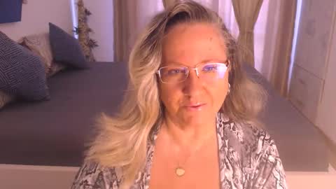 Snapshot of adrena_ chatting on 09/21/25, 09:55 Cryna online show from 09/21/25, 09:55