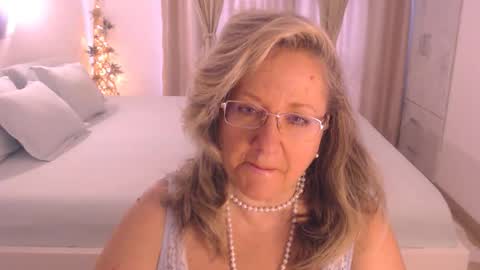 Snapshot of adrena_ chatting on 10/18/25, 10:05 Cryna online show from 10/18/25, 10:05