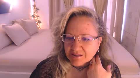 Cryna online show from 11/01/25, 11:01